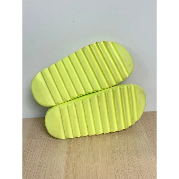 Adidas x Yeezy Slide Glow Green - Size 8M - MINT